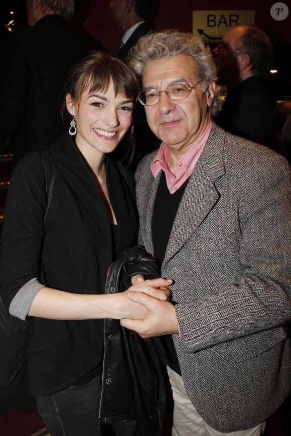 Romane Portal et le réalisateur Henri Helman à la représentation Montagnes Russes au Théâtre Comédia, à Paris, le 3 mai 2012.