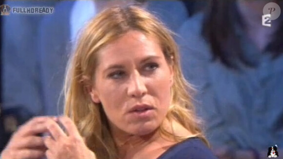Mathilde Seigner sur le plateau d'On n'est pas couché - émission diffusée le samedi 5 mai 2012 sur France 2.