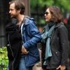 Maggie Gyllenhaal et Peter Sarsgaard à New York, le 5 mai 2012. Première sortie pour leur fille Gloria, née le 19 avril.