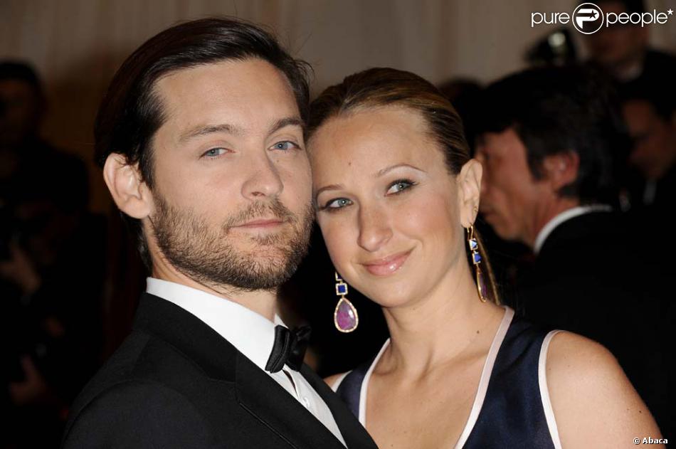 Tobey Maguire et sa femme Jennifer Meyer au Costume Institute Gala, à ...