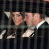 Le prince William et sa femme Catherine le 8 mai 2012 à la sortie du Claridges de Londres après la soirée mensuelle du Thirty Club. Le futur roi d'Angleterre devait prononcer une allocution. Kate Middleton a fait sensation dans une robe Roland Mouret et chaussée de Jimmy Choo.