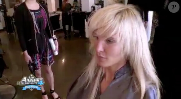Marie pleure chez le coiffeur dans les Anges de la télé-réalité 4, vendredi 27 avril 2012, sur NRJ 12