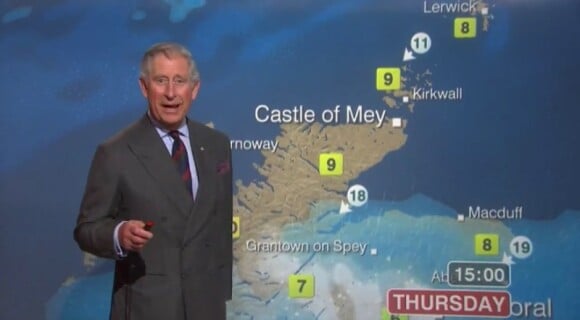 Le prince Charles, plein de surprises, présente la météo sur la chaîne BBC Ecosse le 10 mai 2012