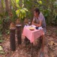 Claude savoure son repas dans Koh Lanta 2012, vendredi 11 mai 2012 sur TF1