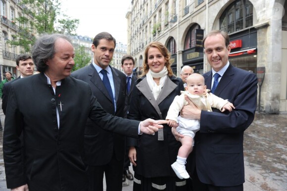 Le prince Jean d'Orléans et la princesse Philomena avaient présenté leur fils, le prince Gaston, alors âgé de 6 mois, le 14 mai 2010 lors de la commémoration des 400 ans de l'assassinat du roi Henri IV par Ravaillac, à Paris, rue de la Ferronerie.