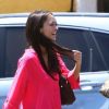 Jennifer Love Hewitt, resplendissante et souriante, emmène sa mère au Nail Garden pour une manucure et chez El Torito pour déjeuner le samedi 12 mai 2012 à Los Angeles