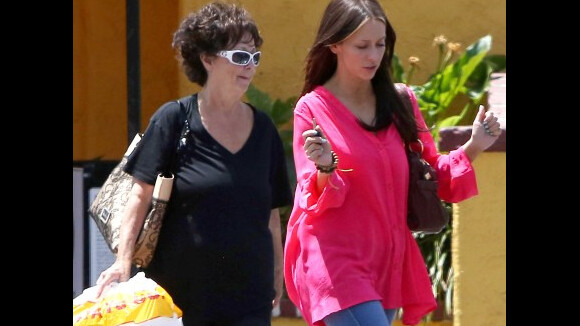 Jennifer Love Hewitt : Fous-rires avec sa mère, elle voit la vie en rose
