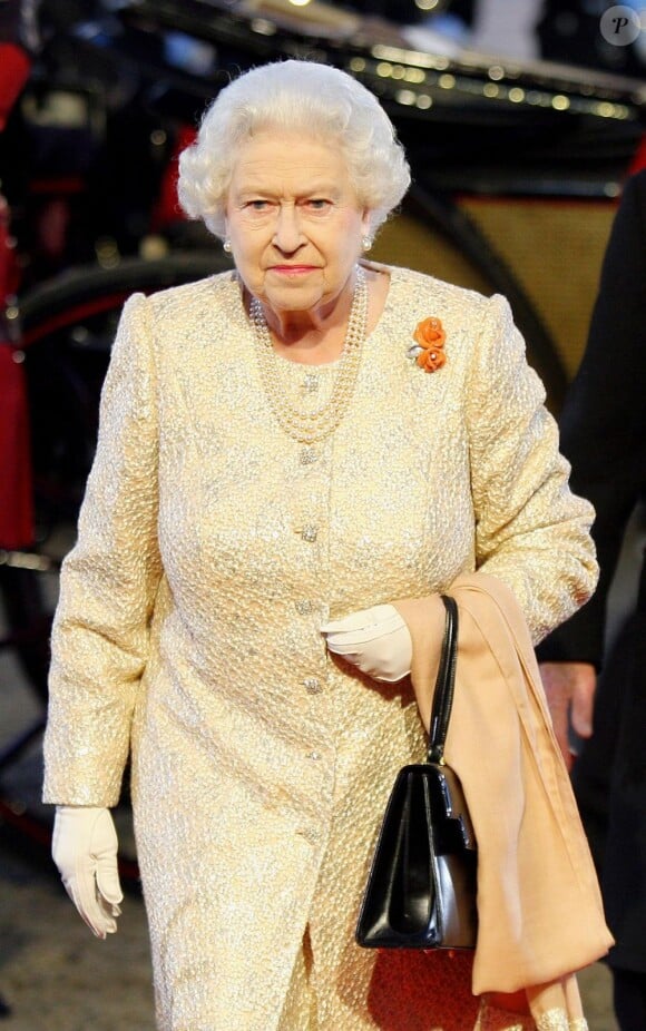 La reine Elizabeth II a fait honneur le 13 mai 2012 au Diamond Jubilee Pageant, formidable spectacle équestre donné à Windsor en l'honneur de son jubilé de diamant, joué par plus de 550 chevaux et 1100 artistes du monde entier.