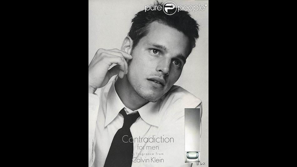 Justin Chambers pour le parfum Contradiction de Calvin Klein, au début des  années 90. - Purepeople