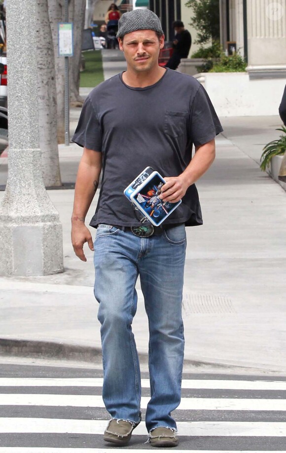 Justin Chambers dans les rues de Los Angeles, le 8 mai 2012.