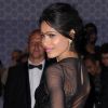 Freida Pinto s'est également changée. C'est en Versace que l'actrice se rendait au dîner d'ouverture du 65ème Festival de Cannes. Le 16 mai 2012.