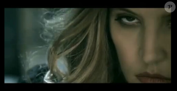 Image extraite du clip You Ain't Seen Nothing Yet, de Lisa-Marie Presley, mai 2012.