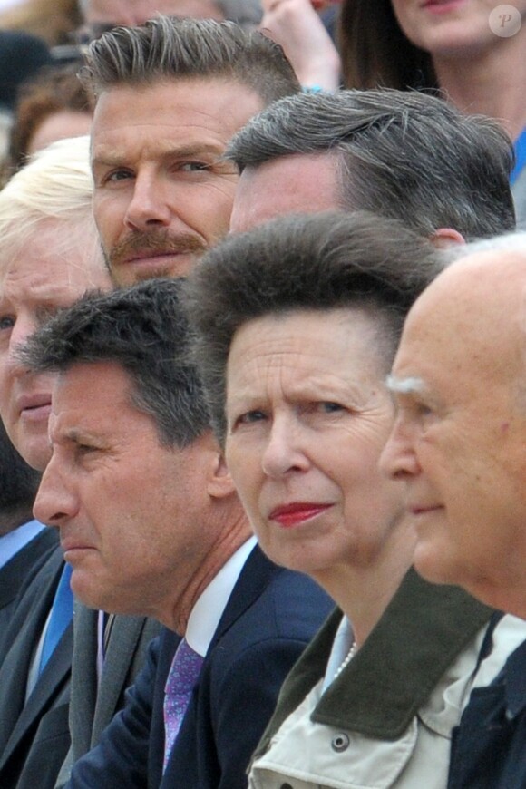 La princesse Anne, David Beckham et la délégation anglaise des JO de Londres 2012 menée par Lord Sebastian Coe et Boris Johnson ont reçu la flamme olympique le 17 mai 2012 au stade panathénaïque d'Athènes.