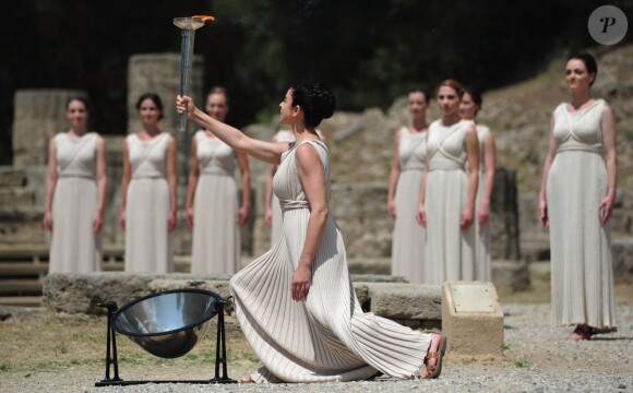 L'actrice Ino Menegaki lors de la cérémonie de la flamme olympique le 10 mai 2012 à Olympie, au temple d'Hera.