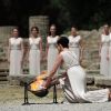 L'actrice Ino Menegaki lors de la cérémonie de la flamme olympique le 10 mai 2012 à Olympie, au temple d'Hera.