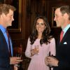 Catherine, duchesse de Cambridge, a continué à se mouvoir avec grâce dans son nouvel élément en présence des princes William et Harry, superbe dans une robe Emilia Wickstead, à l'occasion du déjeuner donné à Windsor par la reine Elizabeth II pour son jubilé de diamant, le 18 mai 2012.