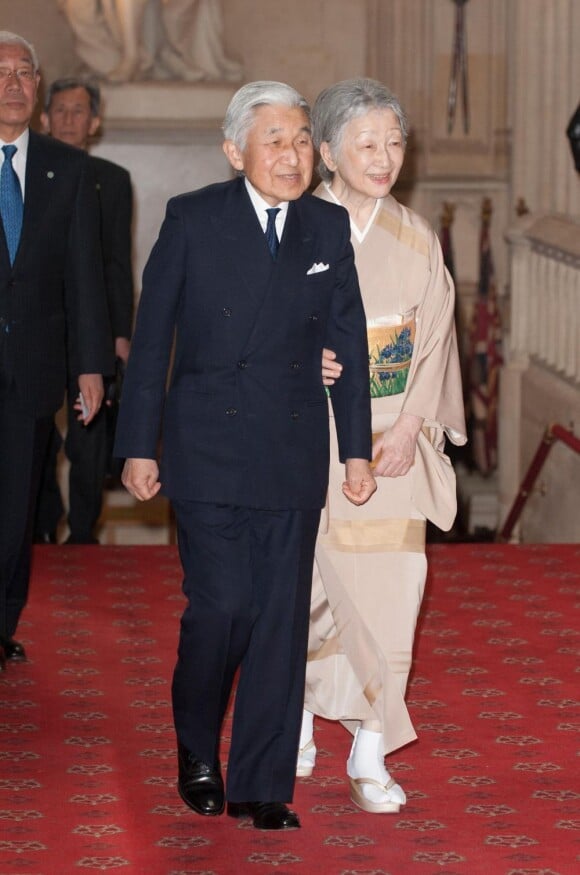 L'empereur Akihito et l'impératrice Michiko du Japon. La reine Elizabeth II accueillait à déjeuner à Windsor, pour son jubilé de diamant, les souverains de 26 pays, le 18 mai 2012. Possiblement le plus grand rassemblement de têtes couronnées depuis le couronnement de la monarque en 1953.