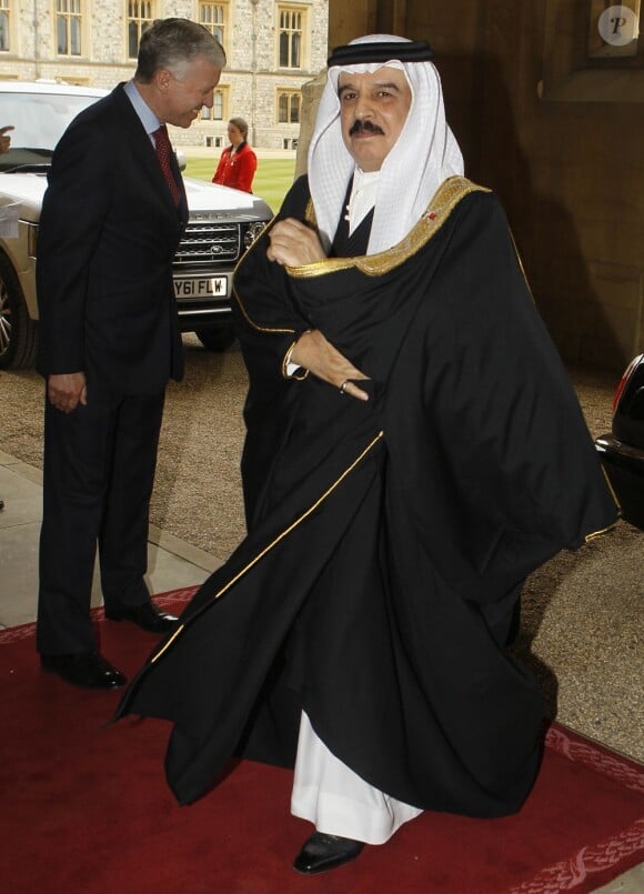 Le roi du Bahreïn arrive à Windsor. La reine Elizabeth II accueillait à déjeuner à Windsor, pour son jubilé de diamant, les souverains de 26 pays, le 18 mai 2012. Possiblement le plus grand rassemblement de têtes couronnées depuis le couronnement de la monarque en 1953.