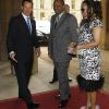 Le roi Mswati III du Swaziland et l'une de ses treize épouses, une venues très controversée... La reine Elizabeth II accueillait à déjeuner à Windsor, pour son jubilé de diamant, les souverains de 26 pays, le 18 mai 2012. Possiblement le plus grand rassemblement de têtes couronnées depuis le couronnement de la monarque en 1953.