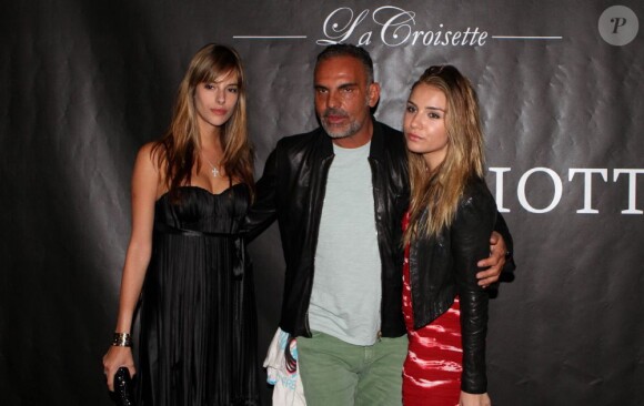 Christian Audigier fête son anniversaire chez Jean-Roch, dans son VIP ROOM de Cannes le 17 mai 2012 - ici avec sa chérie Nathalie Sorensen à gauche et sa fille Crystal à droite