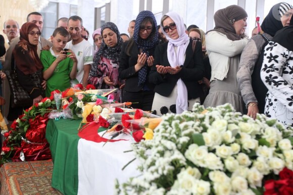 Enterrement de Warda El Djazaïra, au cimetière El Alia, d'Alger, le 19 mai 2012