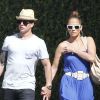 Jennifer Lopez et son compagnon Casper Smart le 20 mai 2012 à Los Angeles en pleine séance shopping au centre commercial The Grove