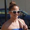 Jennifer Lopez radieuse le 20 mai 2012 à Los Angeles en pleine séance shopping au centre commercial The Grove