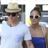 Jennifer Lopez et son compagnon Casper Smart affichent un visage heureux le 20 mai 2012 à Los Angeles en pleine séance shopping au centre commercial The Grove