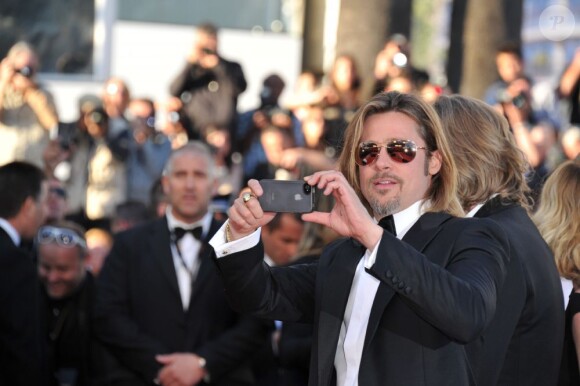 Brad Pitt monte les marches du Palais des Festivals, pour son film Cogan - La Mort en Douce, à Cannes le 22 mai 2012