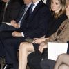 Le prince Felipe et la princesse Letizia d'Espagne ont rendu hommage à l'artiste espagnol Antoni Tapies, décédé en février 2012, dans les locaux de la Fondation à son nom à Barcelone, le 21 mai 2012.