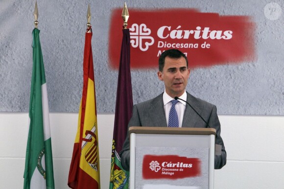 Felipe et Letizia d'Espagne visitaient à Malaga un programme de l'initiative Caritas financée par la Fondation Hesperia, le 22 mai 2012, jour de leurs 8 ans de mariage.