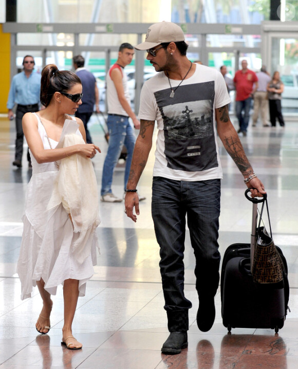 Eva Longoria et Eduardo Cruz débarquent à Malaga, le 21 mai 2012.