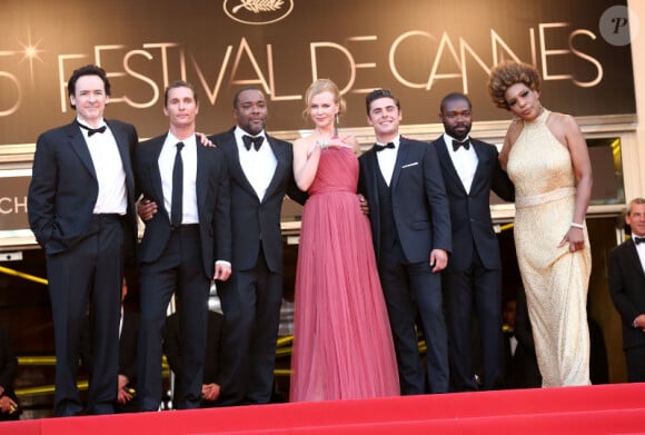 John Cusack, Matthew McConaughey, Lee Daniels, Nicole Kidman, Zac Efron, David Ayelowo et Macy Gray lors de la montée des marches de Paperboy, le 24 mai 2012 au Festival de Cannes.