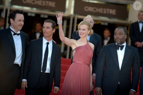 John Cusack, Matthew McConaughey, Nicole Kidman et Lee Daniels lors de la montée des marches de Paperboy, le 24 mai 2012 au Festival de Cannes.