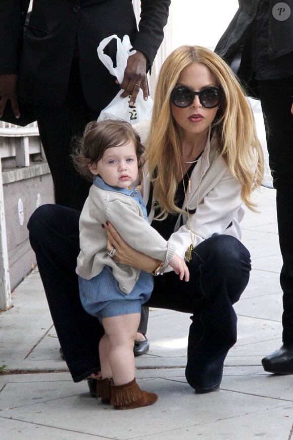 Rachel et son fils Skyler dans les rues de Los Angeles. Le 25 mai 2012.