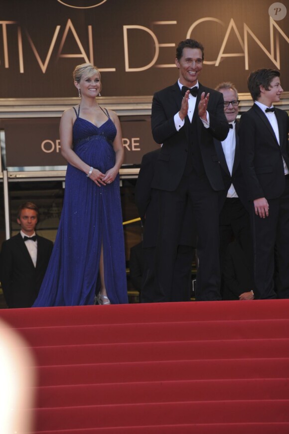 Reese Witherspoo, enceinte, et Matthew McConaughey lors de la montée des marches pour le film Mud au Festival de Cannes le 26 mai 2012