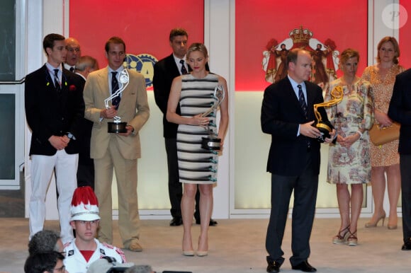 Le prince Albert a remis le trophée du vainqueur à l'Australien Mark Webber, victorieux pour la deuxième fois à Monaco.
La princesse Charlene a suivi le Grand Prix de Monaco, le 27 mai 2012, entre le prince Albert, la comtesse Sophie de Wessex et les frères Andrea et Pierre Casiraghi, avant de prendre part à la cérémonie de remise des trophées, à l'issue de la victoire de Mark Webber.