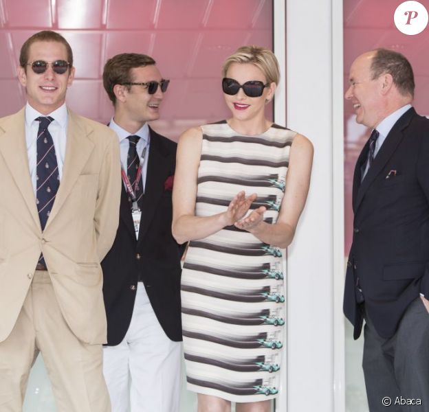 La princesse Charlene assistait aux côtés du prince Albert et de ses neveux Andrea et Pierre Casiraghi au Grand Prix de Monaco, le 27 mai 2012. A l'issue de la course, elle remettait le trophée du deuxième, l'Allemand Nico Rosberg.