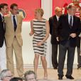 La princesse Charlene assistait au côté du prince Albert au Grand Prix de Monaco, le 27 mai 2012. A l'issue de la course, qu'elle a suivie en compagnie des neveux de son époux, les frères Andrea et Pierre Casiraghi, elle remettait le trophée du deuxième, l'Allemand Nico Rosberg.