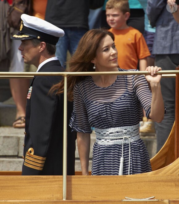 Le prince Frederik et la princesse Mary se sont joints à la reine Margrethe II de Danemark et au prince consort Henrik pour célébrer les 80 ans du yacht royal, le Dannebrog, à l'occasion d'un déjeuner sur l'eau, le 26 mai 2012 à Copenhague. Il s'agissait simultanément du 44e anniversaire du prince Frederik, lequel avait revêtu son uniforme de capitaine de la Marine.