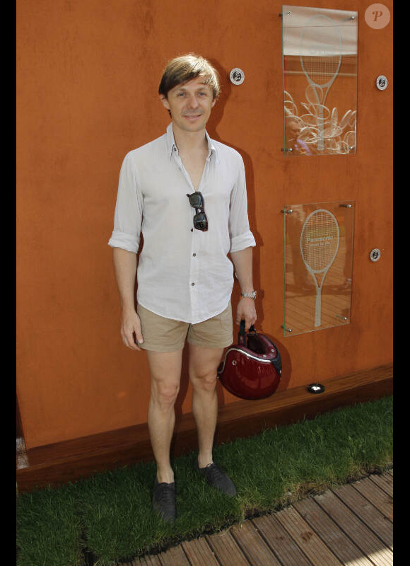 Martin Solveig pose à Paris, dans les coulisses du tournoi de Roland-Garros, le mardi 29 mai 2012.