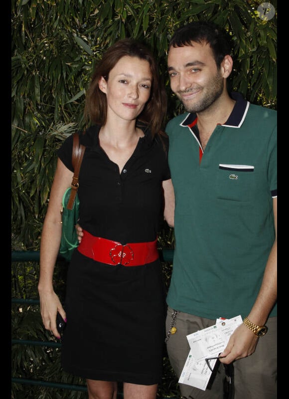 Audrey Marnay pose à Paris avec son compagnon Virgile Bramly, dans les coulisses du tournoi de Roland-Garros, le mardi 29 mai 2012.