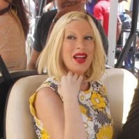 Tori Spelling, enceinte et en monokini : barbecue sensuel en famille