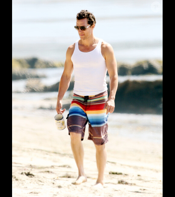 Matthew McConaughey sur une plage de Malibu à Los Angeles, le 30 mai 2012.