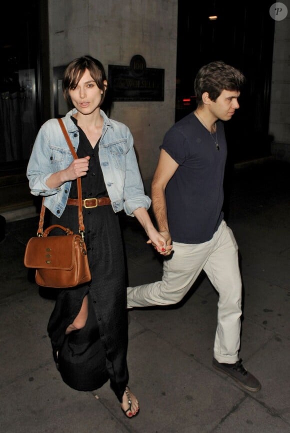 Keira Knightley et James Righton à la sortie d'un restaurant de Londres, le 30 mai 2012.