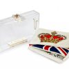 Pochette Pandora et pochettes en tissu signées Charlotte Olympia pour le jubilé de diamant de la reine d'Angleterre.