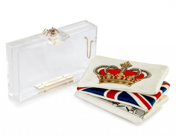 Pochette Pandora et pochettes en tissu signées Charlotte Olympia pour le jubilé de diamant de la reine d'Angleterre.