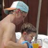 Fernando Torres en père attentif avec son fils Léo le 31 mai 2012 à Ibiza