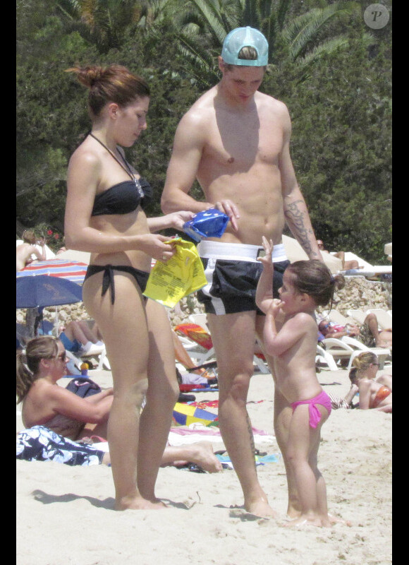 Fernando Torres, sa femme Olalla et leurs enfants Nora et Léo le 31 mai 2012 à Ibiza