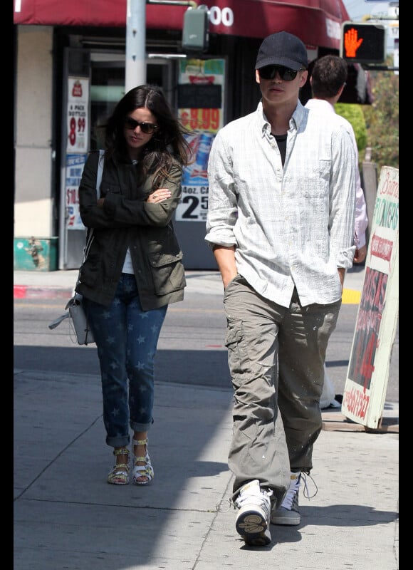 Hayden Christensen et Rachel Bilson se baladent dans les rues de Los Angeles, le vendredi 1er juin 2012.